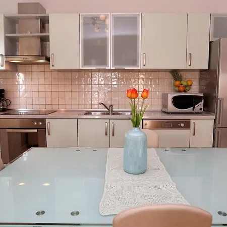 Kuzmanic * Τρογκίρ