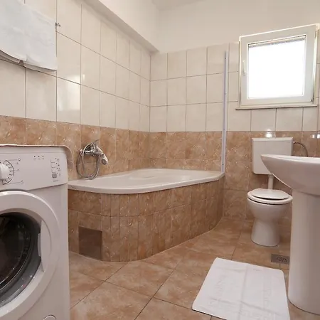 Kuzmanic * Τρογκίρ