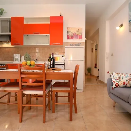 Kuzmanic شقة تروغير